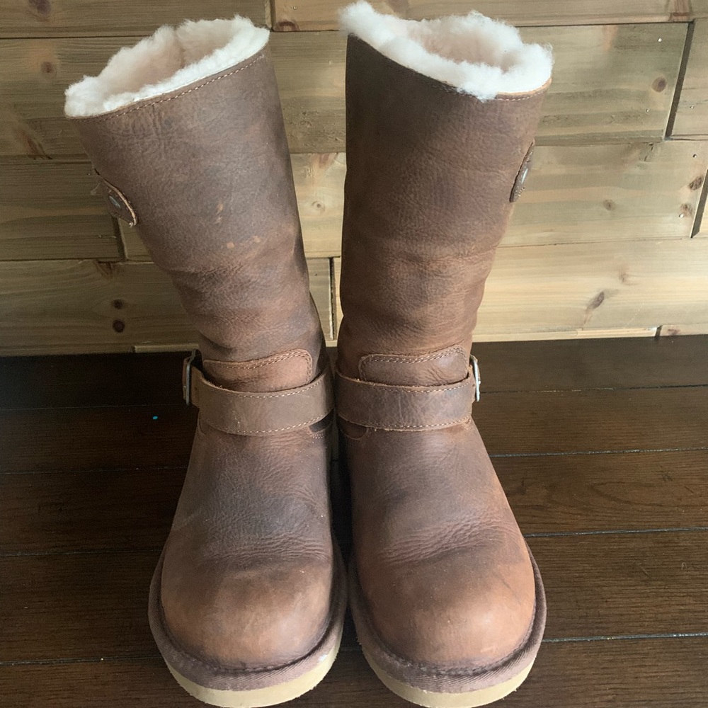 Barely Used Women US 7 UGG Kensington Toast Brown